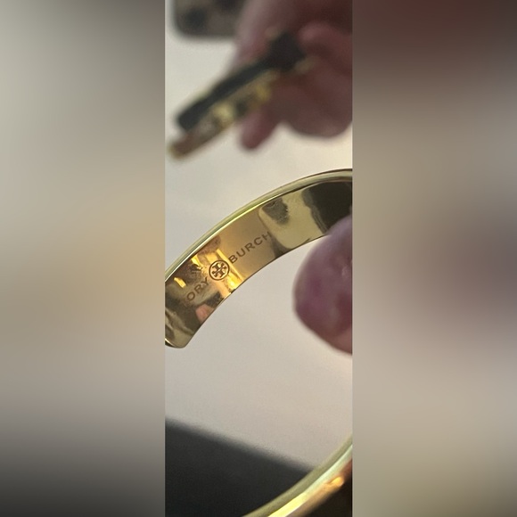 Tory Burch bow bracelet NWOT!! - Picture 6 of 6